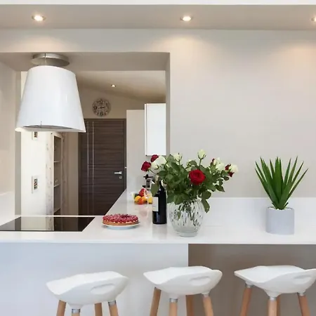 Maison Marina - Absoluty - New-luxury Old - 1st Row Sea View Terrace Apartment *
